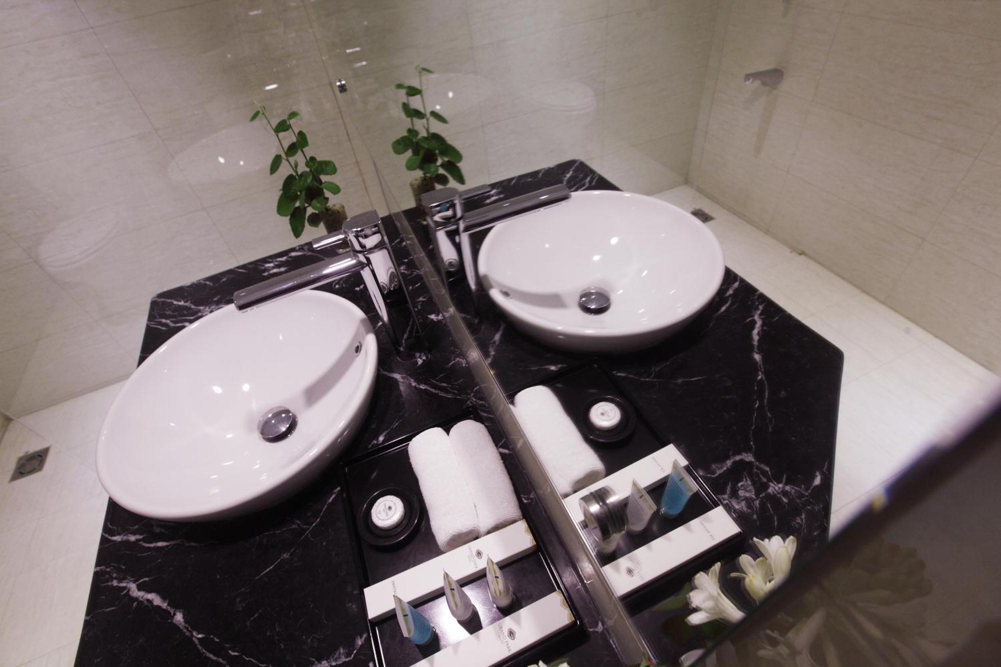 Hotel Grand Park Barishal 外观 照片